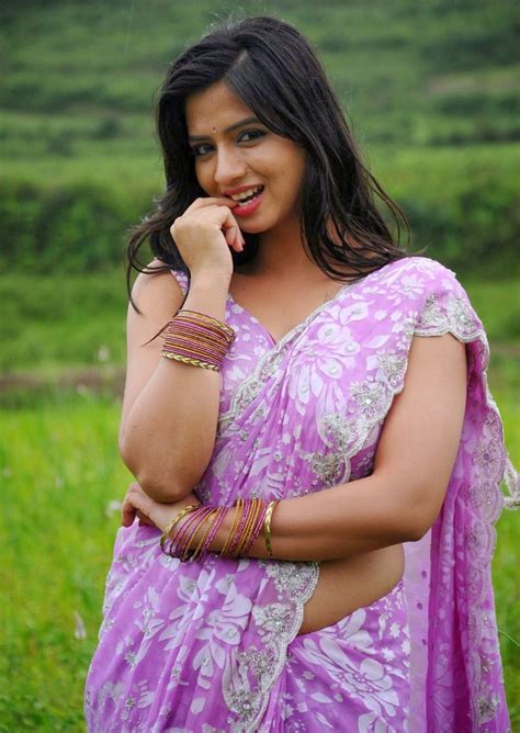 Unsatisifed Gujju Aunty Nisha Sha Hot In Saree Pallu Drop Sleevless