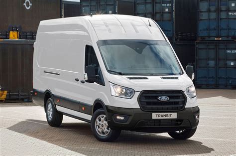 Ford Transit Y Su Look Renovado Conduciendo Com