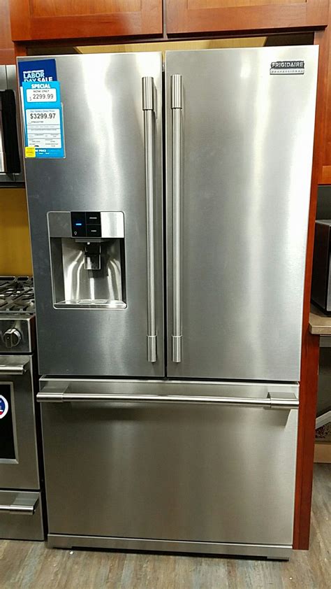 If your dorm or small college apartment has a kitchen, you should buy a few small appliances that are versatile enough to make best microwave: Best buy 2 of 2 Frigidaire | Cool things to buy ...