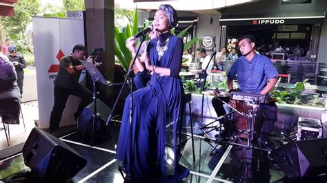 Piano tutorial yuna terukir di bintang chorus youtube. Yuna 02 singing Terukir di Bintang at Bangsar Shopping ...