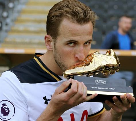 Ever since his winner against manchester united, harry kane has had an eye on the premier league golden boot. Tottenham's Kane wins Golden Boot again - Rediff.com Sports