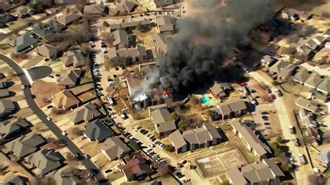Oklahoma Firefighters Battle Large Fire At Apartment Complex Youtube