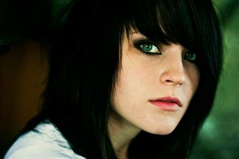 Makeup For Black Hair And Green Eyes Black Hair Green Eyes Girl With Green Eyes Green Hair