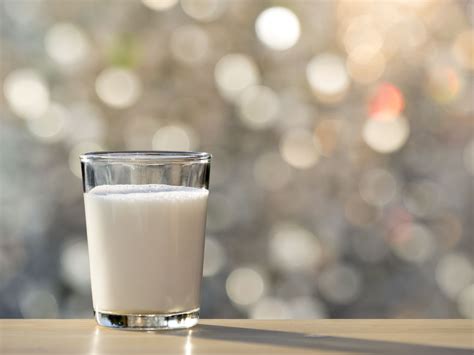Milk Nutrition Facts Calories Carbs And Health Benefits