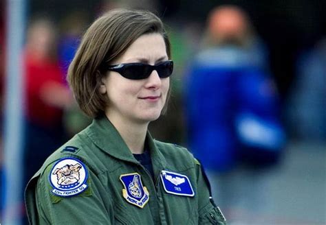 美国空军女飞行员生活纪实组图 搜狐新闻
