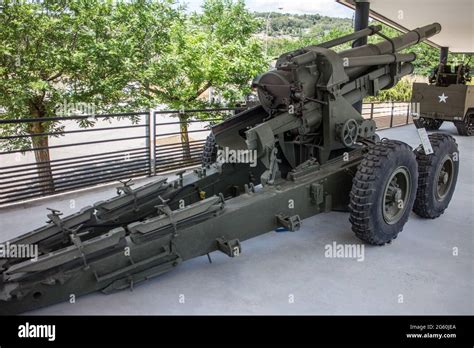 155mm Howitzer Cannon Hi Res Stock Photography And Images Alamy