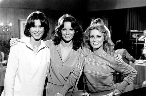 21 Scintillating Behind The Scenes Photos From Charlies Angels In The