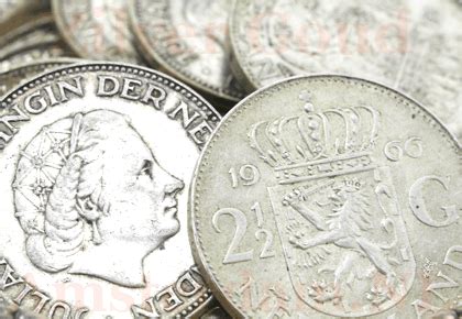 Voor vijfguldenmunten krijg je op veilingsites met wat mazzel ongeveer de waarde in euro's terug, tenzij het munten zijn waar iets mee is: Inkoop 2,5 Gulden Munt Nederland | Zilver Goud Amsterdam ...
