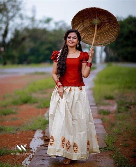 Pin By Mitra Gargi On Blouse Onam Outfits Pattu Pavadai Designs Long Skirt Top Designs