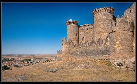 He had minor deformities in his legs which forced him to design new techniques and styles of bullfighting. El Castillo de Belmonte y el cine | Sin duda alguna, el ...
