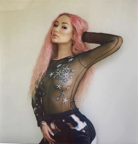 Iggy Azalea Instagram Booty And Cleavage Break Out In Instagram Pics