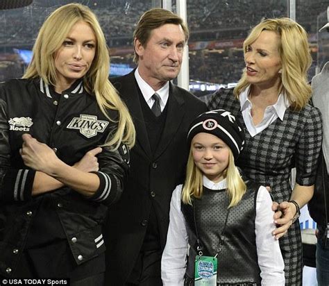 Wayne Gretzkys Daughters Paulina And Emmas Celeb Lives