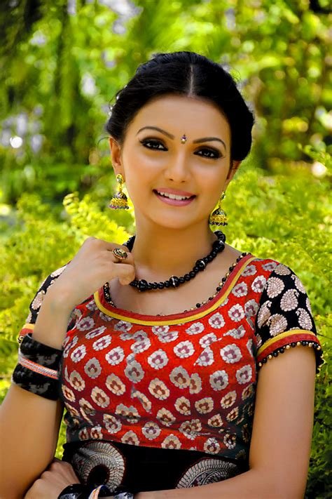 Indian actress sharanya turadi full biography, hd latest photoshoots and wallpaers all are available on onsocialroad.com. ACTRESS SARANYA MOHAN IN BLOUSE CUTE LARGE PHOTOS - HD ...