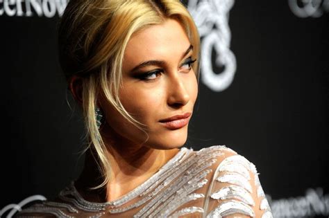 Hailey Baldwin élue La Femme La Plus Sexy Au Monde