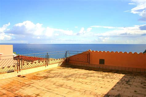 Auch singles kommen hier auf mallorca nicht zu kurz, wenn sie sich einmal entschlossen haben, eine eigentumswohnung auf mallorca zu kaufen. Penthouse-Wohnung in erster Meereslinie in Sol de Mallorca ...