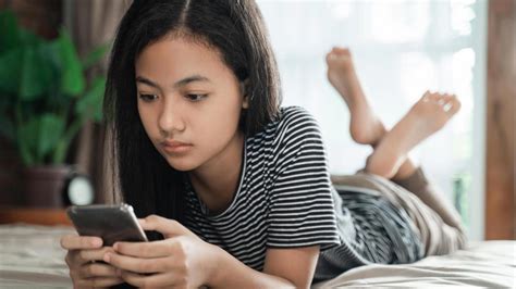 How To Help Your Children Navigate Social Media Tech This Summer