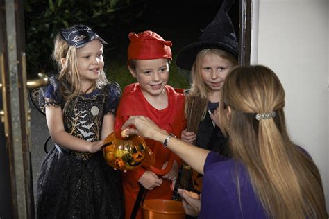 The History Of Trick Or Treating In America