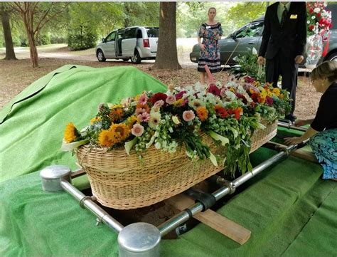 Heres How One Funeral Director Says Green Burials Can Bring Solace To
