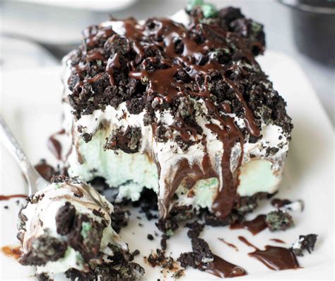 If you want to make ice cream from scratch, try these delicious (and easy!) homemade ice cream recipes. Mint Oreo Ice Cream Dessert - 5 Boys Baker
