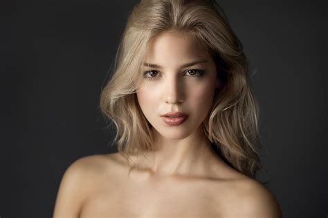 Women Blonde Portrait Face Simple Background Model Wallpaper