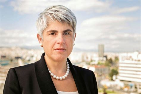 Συγκλονισμένη από το μεσημέρι της μεγάλης πέμπτης, όταν της τηλεφώνησαν και της ανακοίνωσαν ότι ο πρώην σύζυγός της θεόδωρος ευαγγελόπουλος δεν υπάρχει πια στην ζωή. MONONEWS100