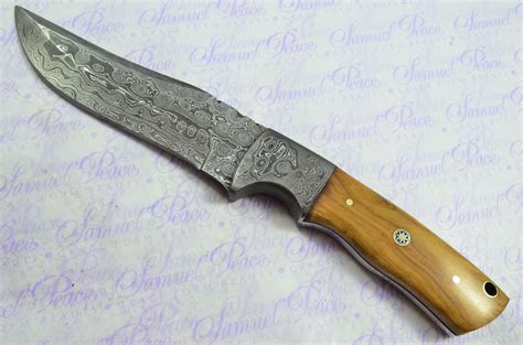 Damascus Steel Hunting Bowie Bushcraft Skinning Knife Olivewood Scales