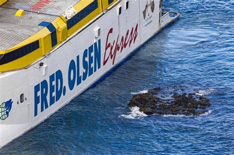 Barco telamon encallado el charco de san gines 50 χλμ από: Fotos: Así está el barco encallado | Canarias7