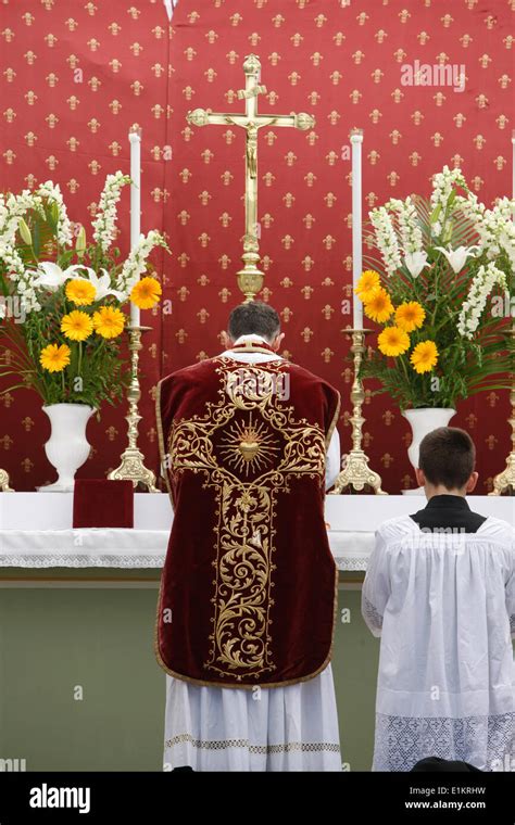 Traditionalist Catholic Pilgrimage Mass Stock Photo Alamy