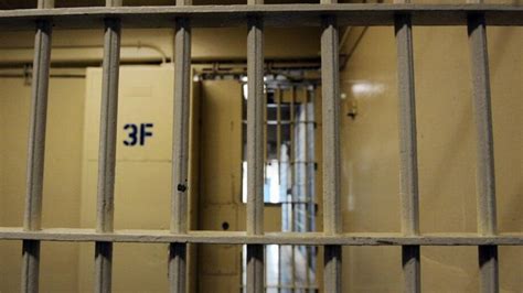 Miami Federal Prison Guard Sentenced For Sex With Inmate Miami Herald