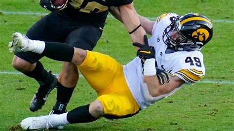 Los Angeles Chargers Select Iowa Hawkeyes Linebacker Nick Niemann With