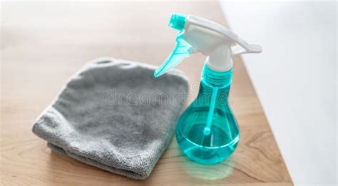 All Purpose Cleaner Disinfectant Spray Bottle With Towel To Clean