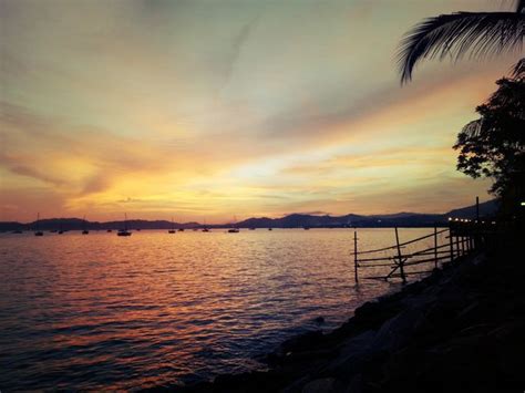 Tempat ini menyuguhkan pesona lampuuk dari sudut berbeda. 16+ Pemandangan Indah Pantai Lampuuk - Kumpulan Gambar ...