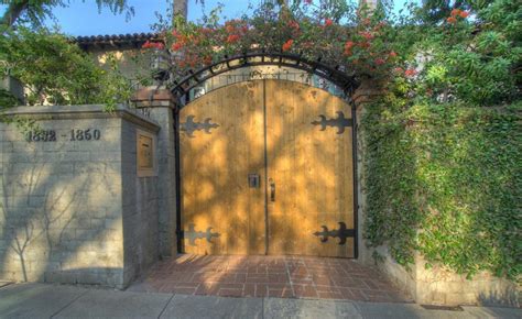 The Legendary El Cabrillo Courtyard Complex In Hollywood 1838 Grace