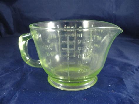Vintage Green Depression Glass Measuring Cup Holds 2 Cups Antique