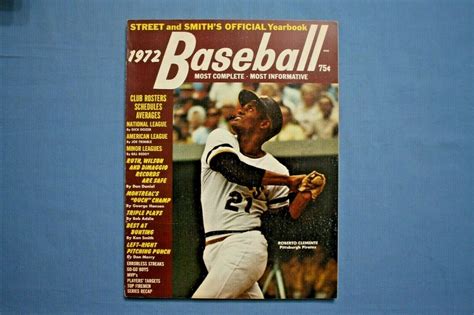 1972 Street And Smith Baseball Yearbook With Roberto Clemente Cover Ex Mt