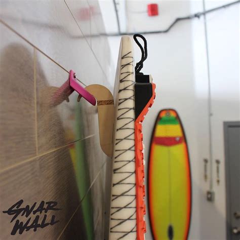 Enfin, vous pouvez accrocher votre planche horizontalement au mur et placer en plus votre . Accrocher Planche De Surf Au Mur - Mettre Le Surf Au Mur ...