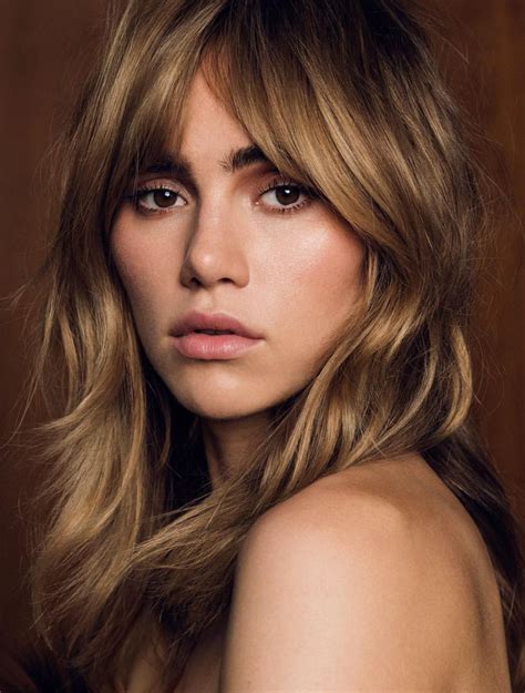 Short hairstyles with bangs that are meant to work on fine hair are all about making it appear fuller. Suki Waterhouse curtain bangs haircut and blonde hair ...