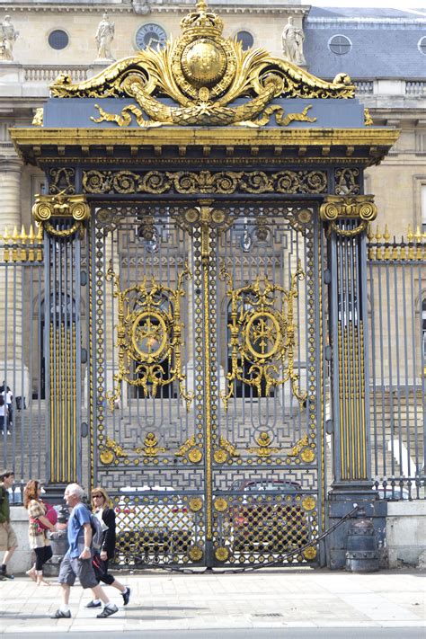 Desde el siglo xvi en adelante, y hasta el estallido de la. Puerta del Palacio de Justicia de Paris | Kesenian logam ...