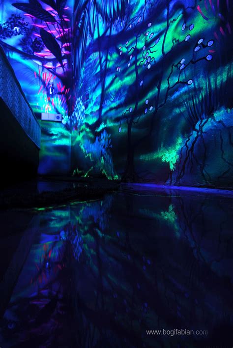 Hang posters with black backgrounds and fluorescent colors, as these types of posters are made for blacklights. Artist Paints Rooms With Murals That Glow Under Blacklight ...