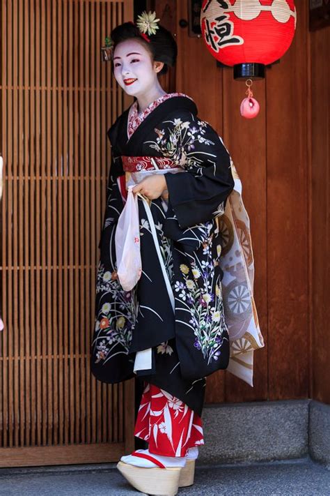 八朔の朝（祇園甲部・紗月さん、茉利佳さん） 花景色－kwc Photoblog 日本の着物 伝統的な服 アーバンスタイル