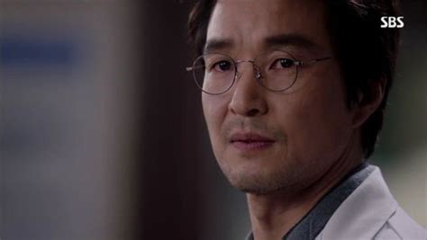 Tense Scene From Latest Romantic Doctor Kim Episode Hits Real Time