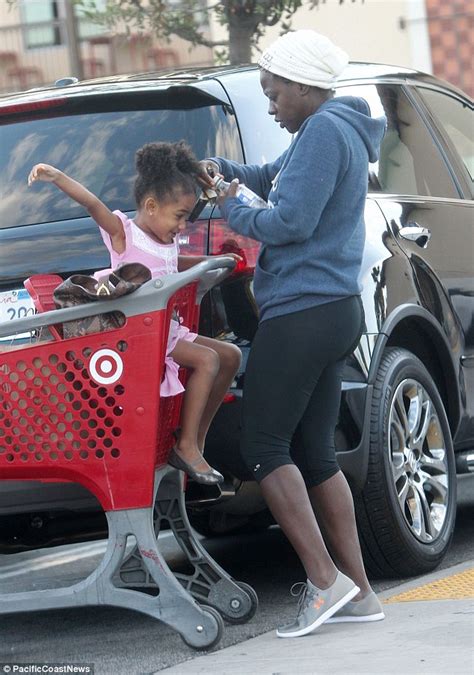 Viola Davis Shows Off Toned Figure During Mommy Daughter Day At Target Daily Mail Online