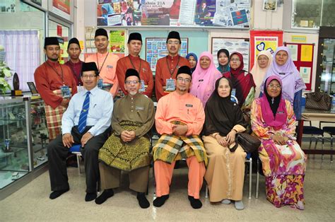 Pendahuluan islam sejak awal kemunculannya telah memperlihatkan pentingnya pendidikan bagi kehidupan manusia. WEB PENGURUSAN DAKWAH & SYIAR ISLAM , BAHAGIAN PENDIDIKAN ...