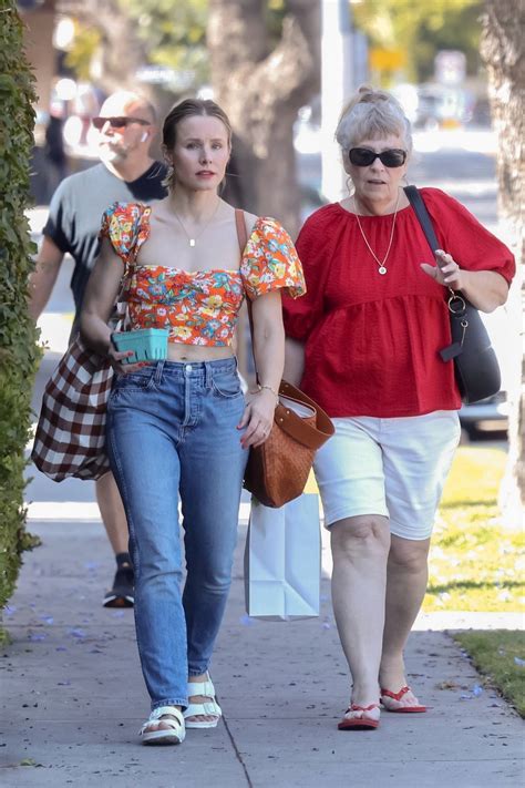 Kristen Bell May 2022