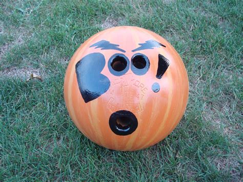 Happy Halloween bowling ball. | Bowling ball crafts, Bowling ball art, Bowling ball yard art