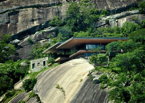 House With Artistic Roof Cliffside House Roof Truss Design Roof