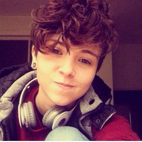 Jan 21, 2021 · scroll on for a comprehensive list of pretty haircuts that best handle common issues that curly hair types usually face, such as shape, manageability and frizz vulnerability (not to mention look cute while doing so!): Pin on Hair Refs