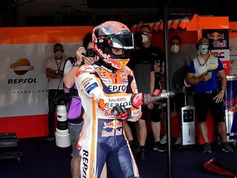 Dua hari berselang ia membuat kejutan dan kembali ke jerez. MotoGP: Marc Marquez out of Czech Grand Prix after surgery ...