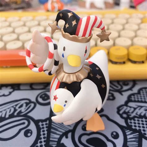Dake Duck Duck Professional Series Mini Figure Clown Duck Art Toy