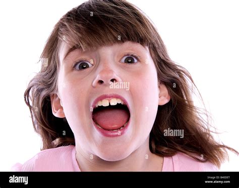 Fr Hliches Junge M Dchen Mit Mund Ffnen Isolierten Auf Wei En Hintergrund Stockfotografie Alamy